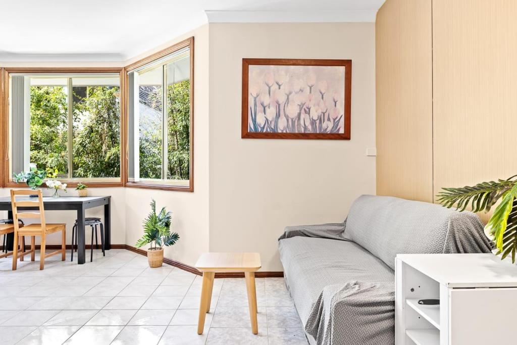 Tranquil Queen Room - Nearby Transport And Stores - Shared Bathroom Pymble Exterior foto