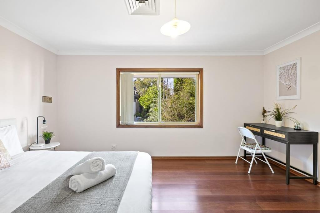 Tranquil Queen Room - Nearby Transport And Stores - Shared Bathroom Pymble Exterior foto