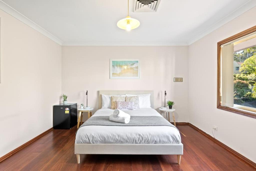 Tranquil Queen Room - Nearby Transport And Stores - Shared Bathroom Pymble Exterior foto